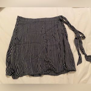 American Eagle Stripped Flowy Mini Skirt